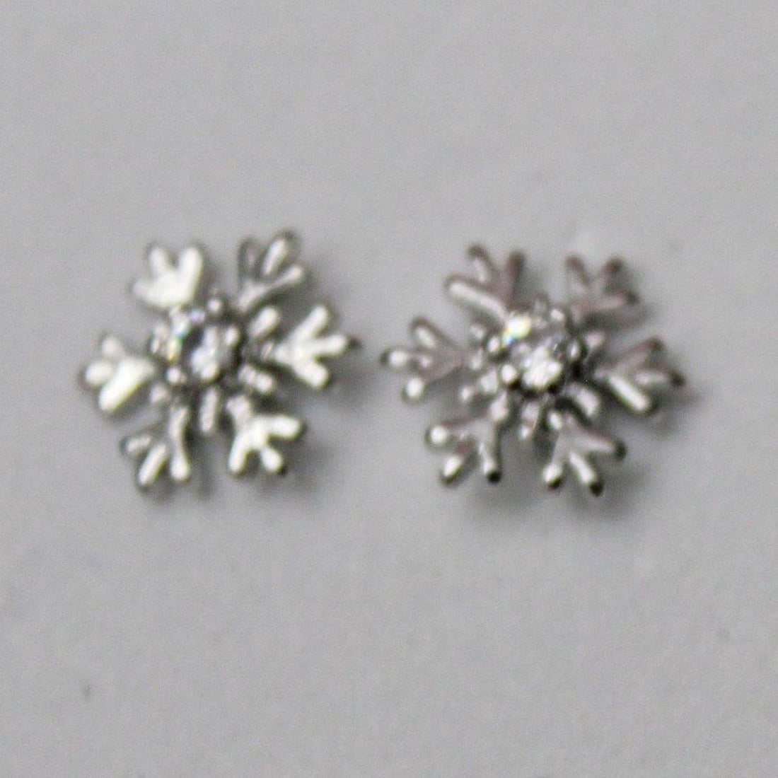 New Small Silver 925 Snowflake Post Earrings   E20