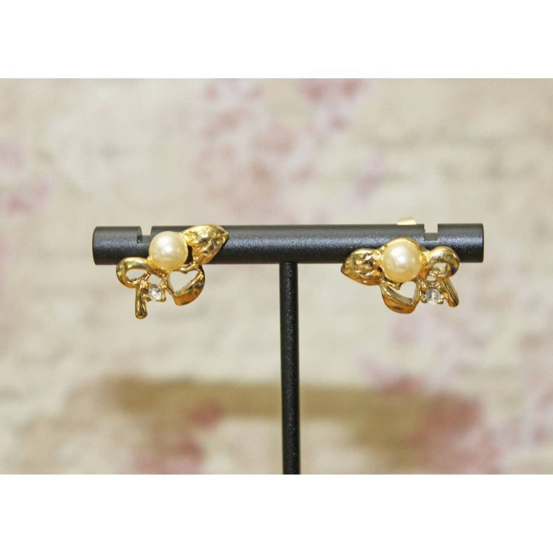 Vintage Gold and Faux Pearl Post Earrings E103