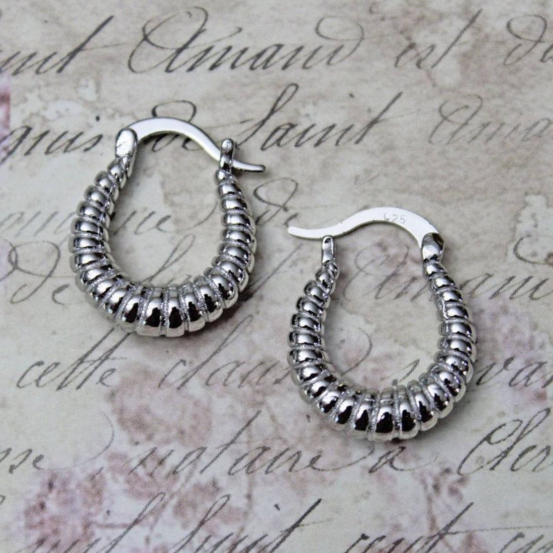 New Small 925 Sterling Silver Hoop Earrings  E42