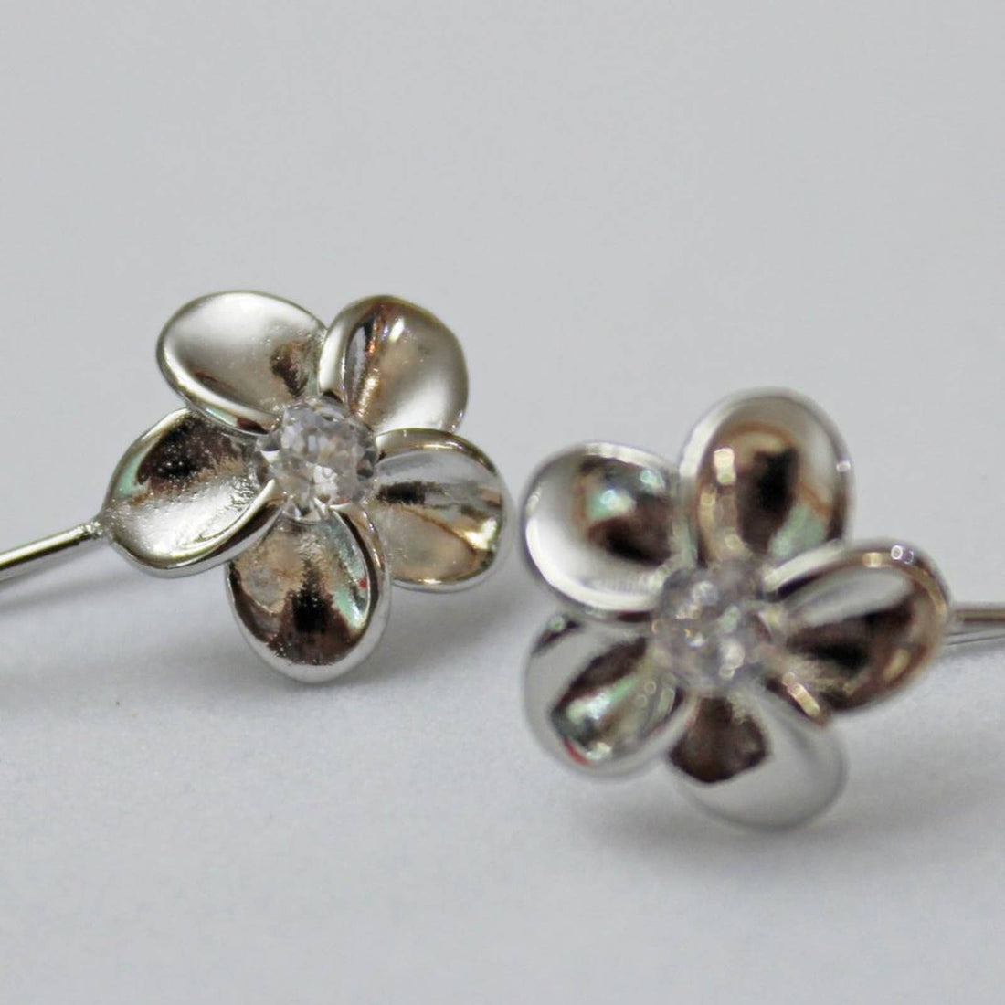 New Silver 925 Flower Earrings with Center Rhinestone   E33