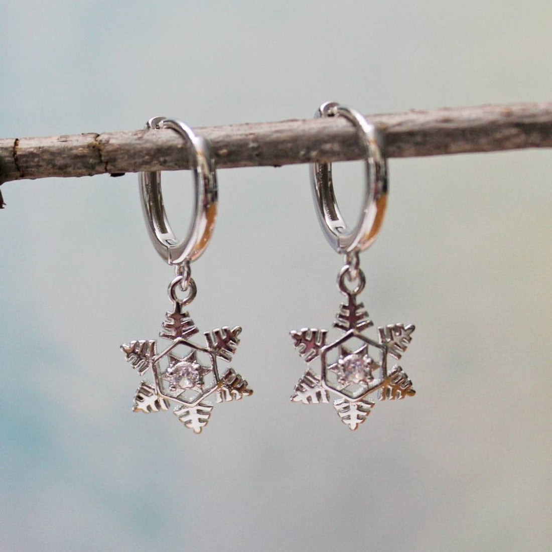 New Sterling Silver 925 Snowflake on a Huggie Hoop Earrings E21